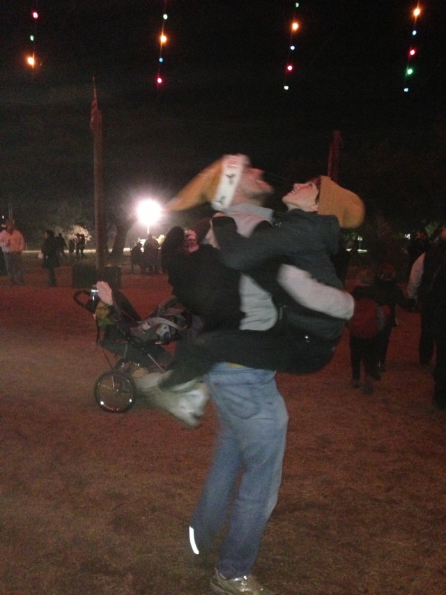 2012/12(Dec)/10(Before Christmas Fun)/640x480_2012-12-21 10 Trail of Lights.jpg
